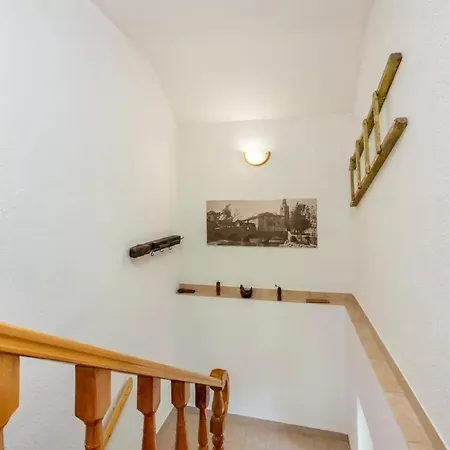 In Kostelj 39455
